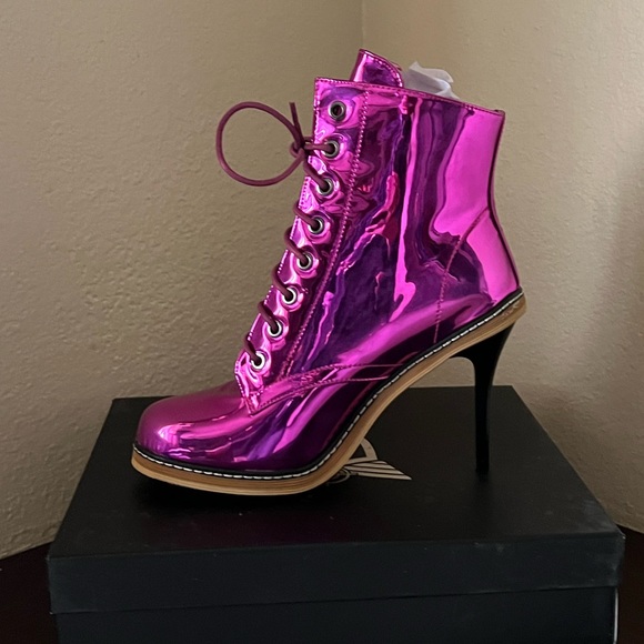 Shoes - Magenta combat heels
